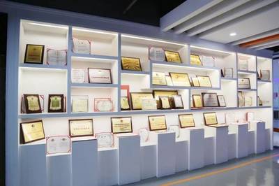 藍奧股份喜迎南陽市副市長黃鈁蒞臨參觀指導，共話網(wǎng)絡文化經(jīng)營發(fā)展